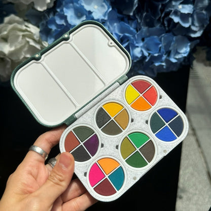 Holbein Artist Paint Box